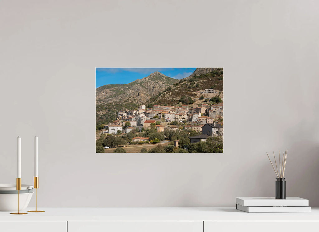 45 x 30 cm, Tirage Photo sur Plexi Pietralba – Photo d’art du village corse (papier, plexi) Ref.112