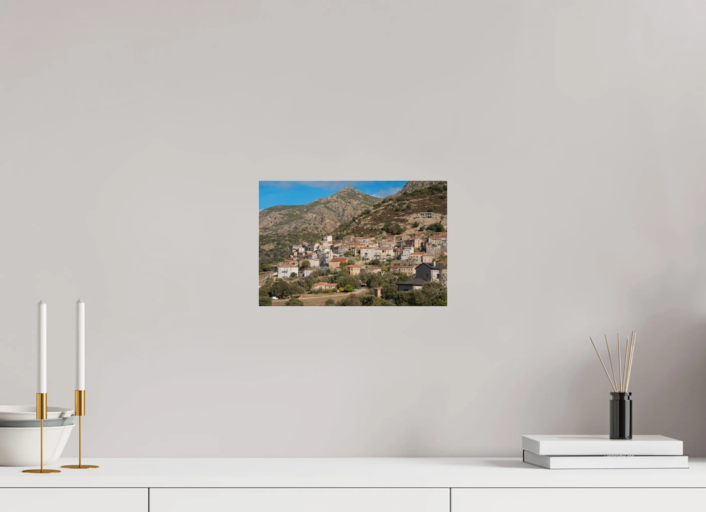 30 x 20 cm, Tirage Photo sur Plexi Pietralba – Photo d’art du village corse (papier, plexi) Ref.112