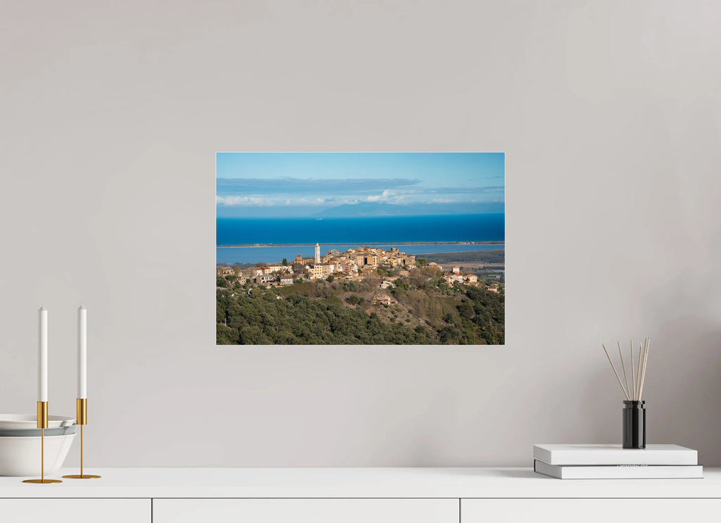 45 x 30 cm, Tirage Photo sur Plexi Borgo – Photo d’art du village corse | Tirage papier & plexiglas Ref.116