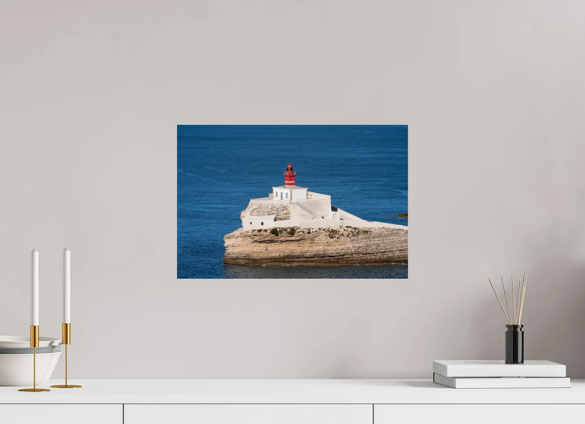 45 x 30 cm, Tirage photo sur Fuji Crystal DP Phare de la Madonetta – Photo d’art de Bonifacio (papier, plexi)