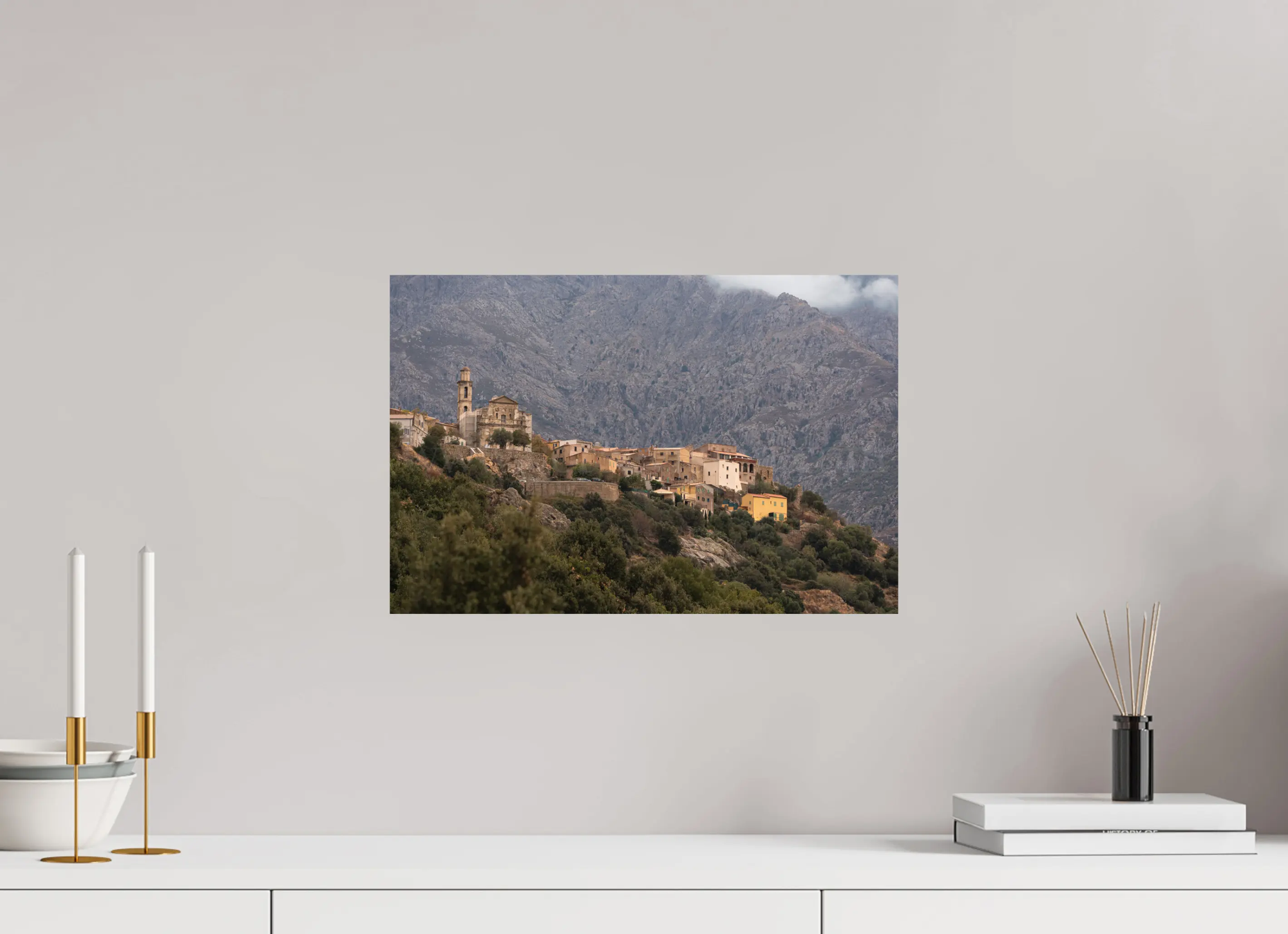 45 x 30 cm, Tirage photo sur Fuji Crystal DP Montemaggiore – photo d’art du village corse (papier, plexi) Ref.104