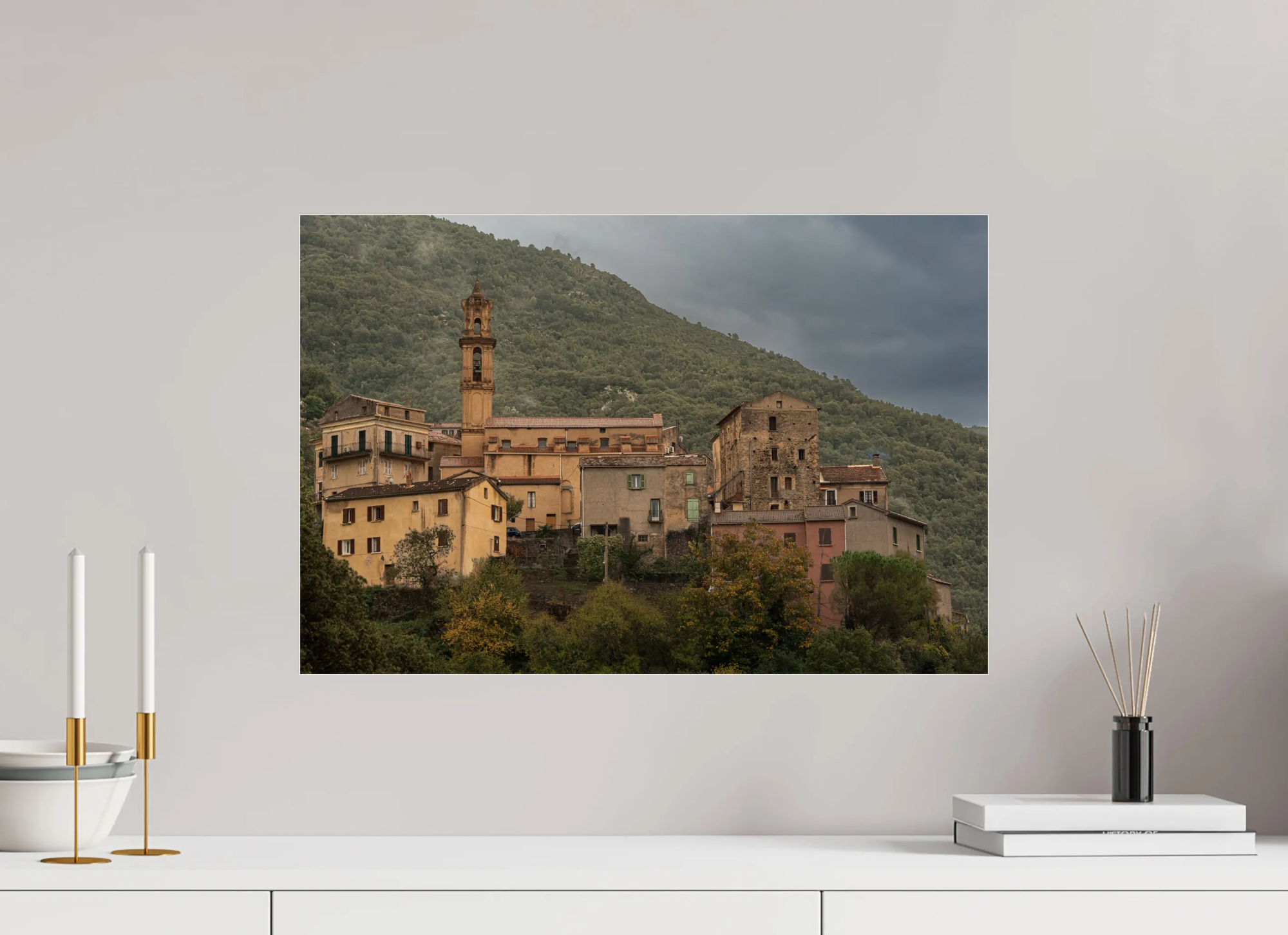 60 x 40 cm, Tirage Photo sur Plexi Omessa – photo d’art du village corse entre montagne et authenticité (papier, plexi) Ref.99