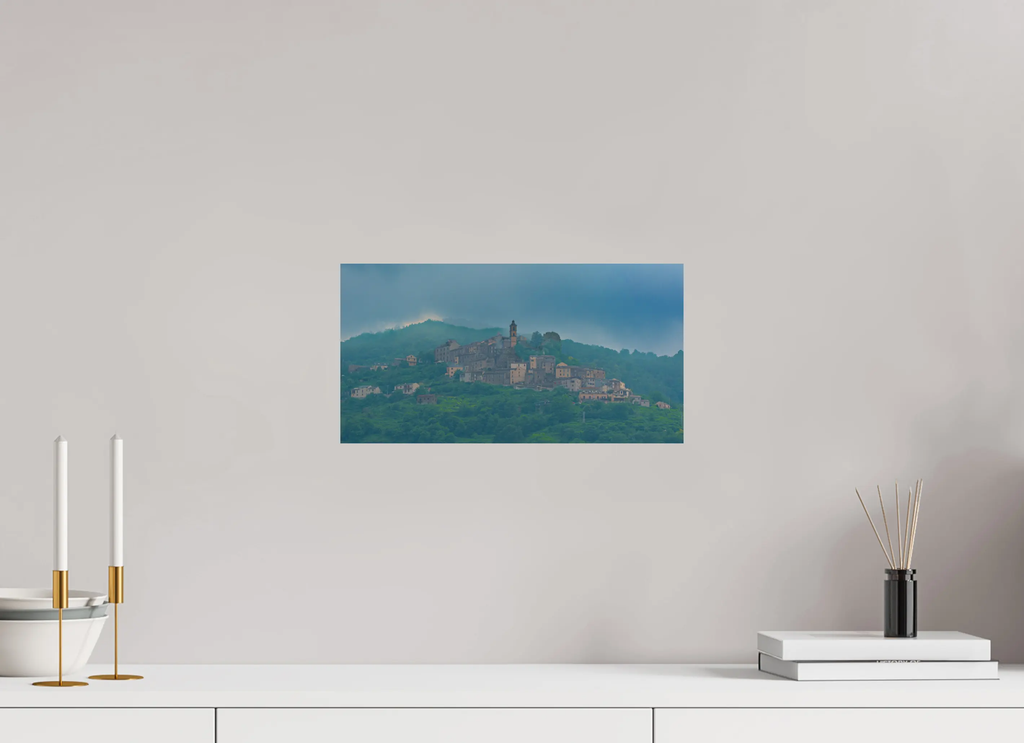 Loretto-di-Casinca dans la brume – Photo d’art (papier, plexiglas) Ref.38 corsevision