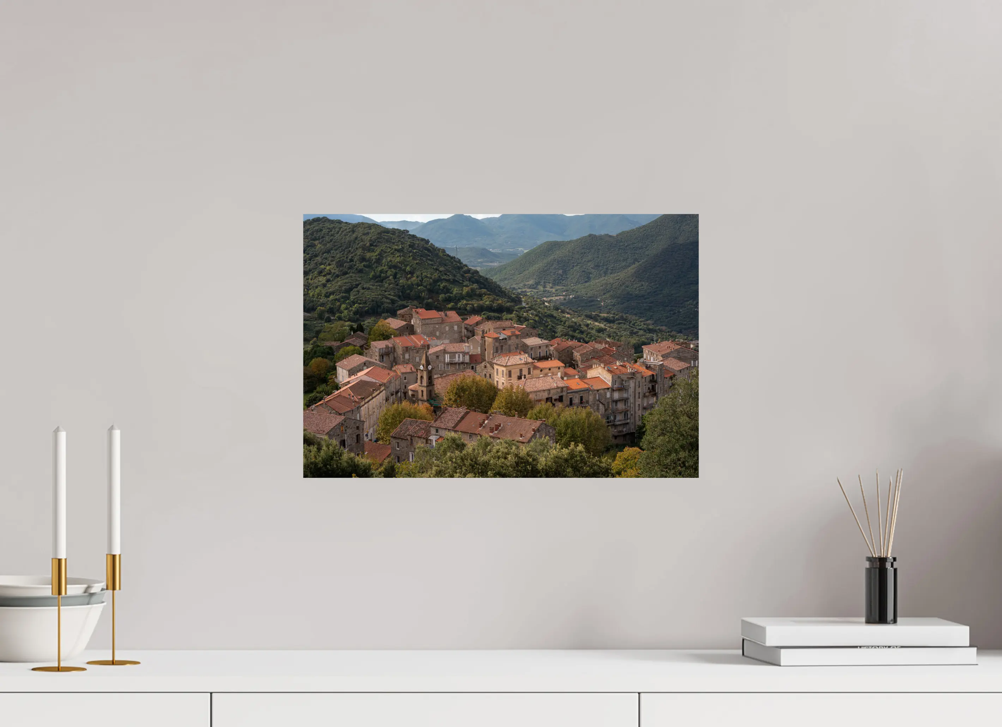 45 x 30 cm, Tirage photo sur Fuji Crystal DP Sainte-Lucie-de-Tallano – Photo d’art du village corse (papier, plexi) Ref. 113