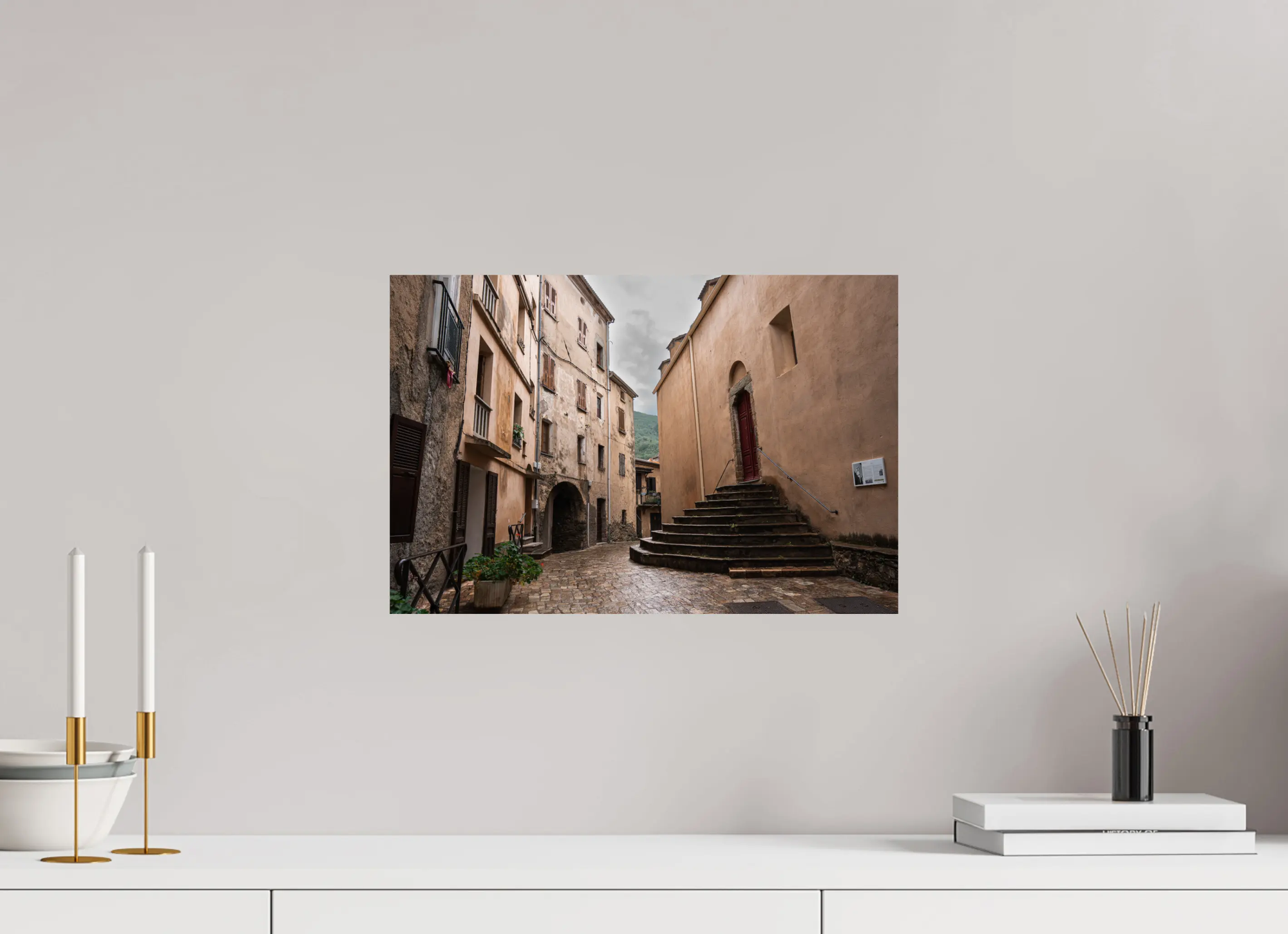 45 x 30 cm, Tirage photo sur Fuji Crystal DP Omessa – photo d’art d’une rue typique du village corse (papier, plexi) Ref.101
