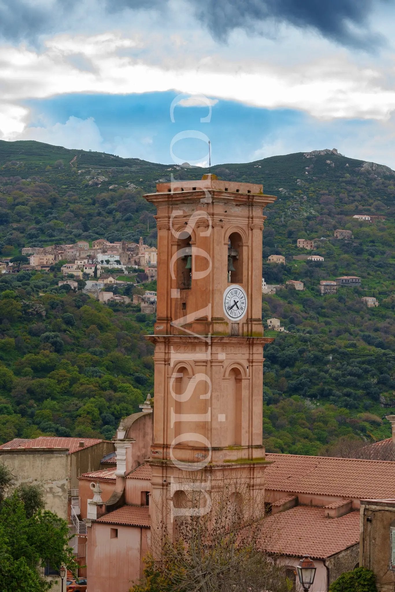 Photo d’Art du Clocher d’Aregno en Corse – Vue sur Cateri en HD | Décoration Murale Authentique Réf.17 corsevision