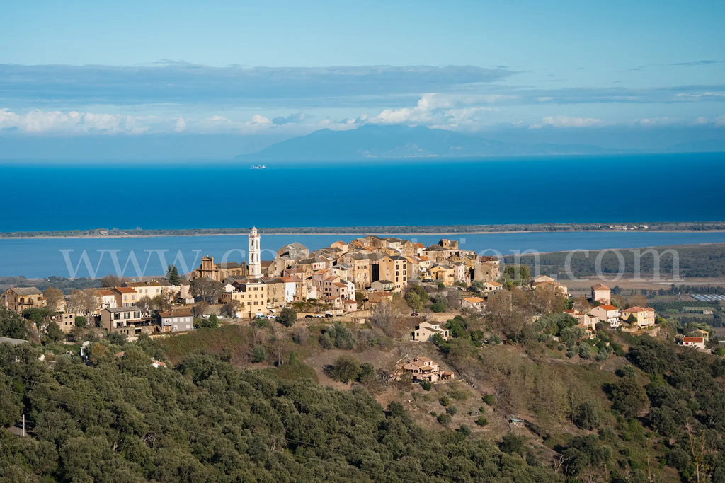 Borgo – Photo d’art du village corse | Tirage papier & plexiglas Ref.116 corsevision