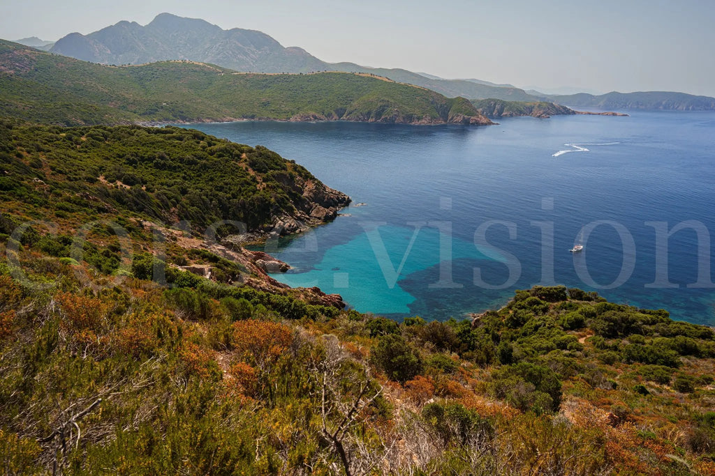 Falaises et eaux turquoise de Capo Rosso Corse – Photo d’art (papier, plexi) Ref.60 corsevision