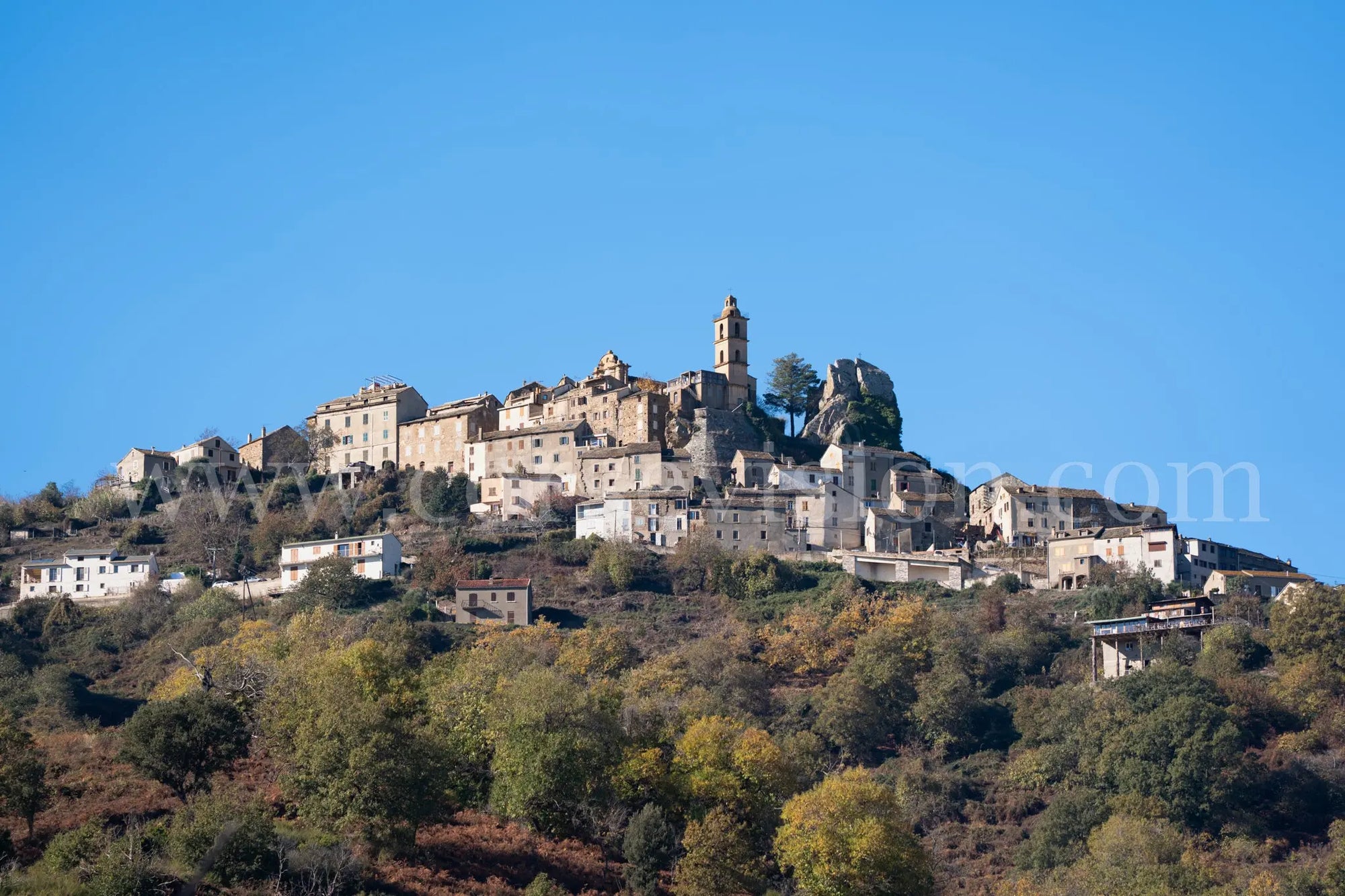 Photo d’art du village de Loreto-di-Casinca (Corse) Ref.117 corsevision