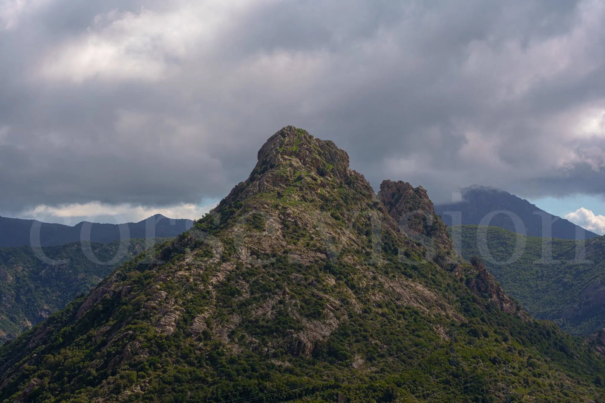 Montagne près de Tolla – Photo d’art en Corse (papier, plexi) Ref.84 corsevision