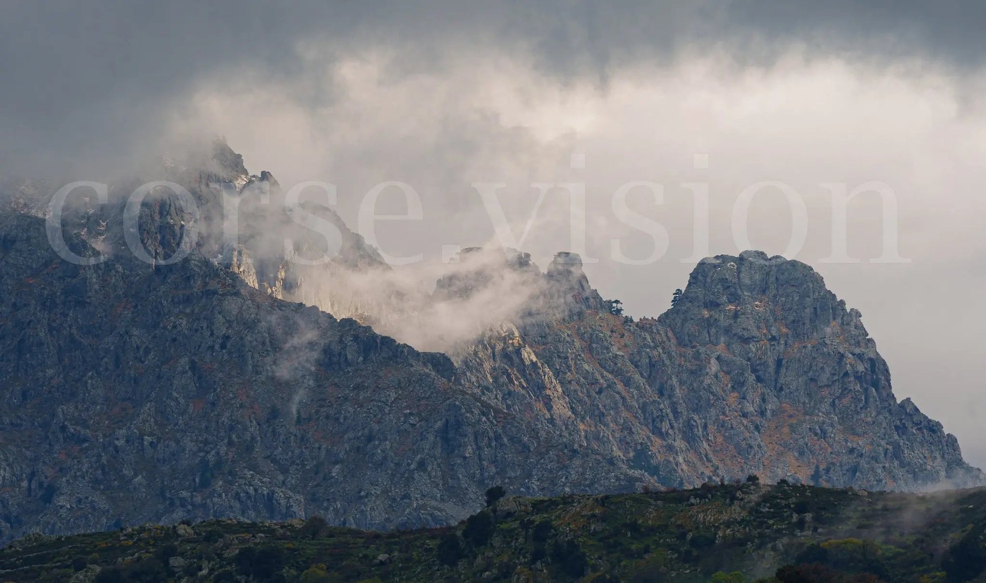 Montagnes d’hiver en Balagne – photo d’art corse (papier, plexi) Ref.76 corsevision