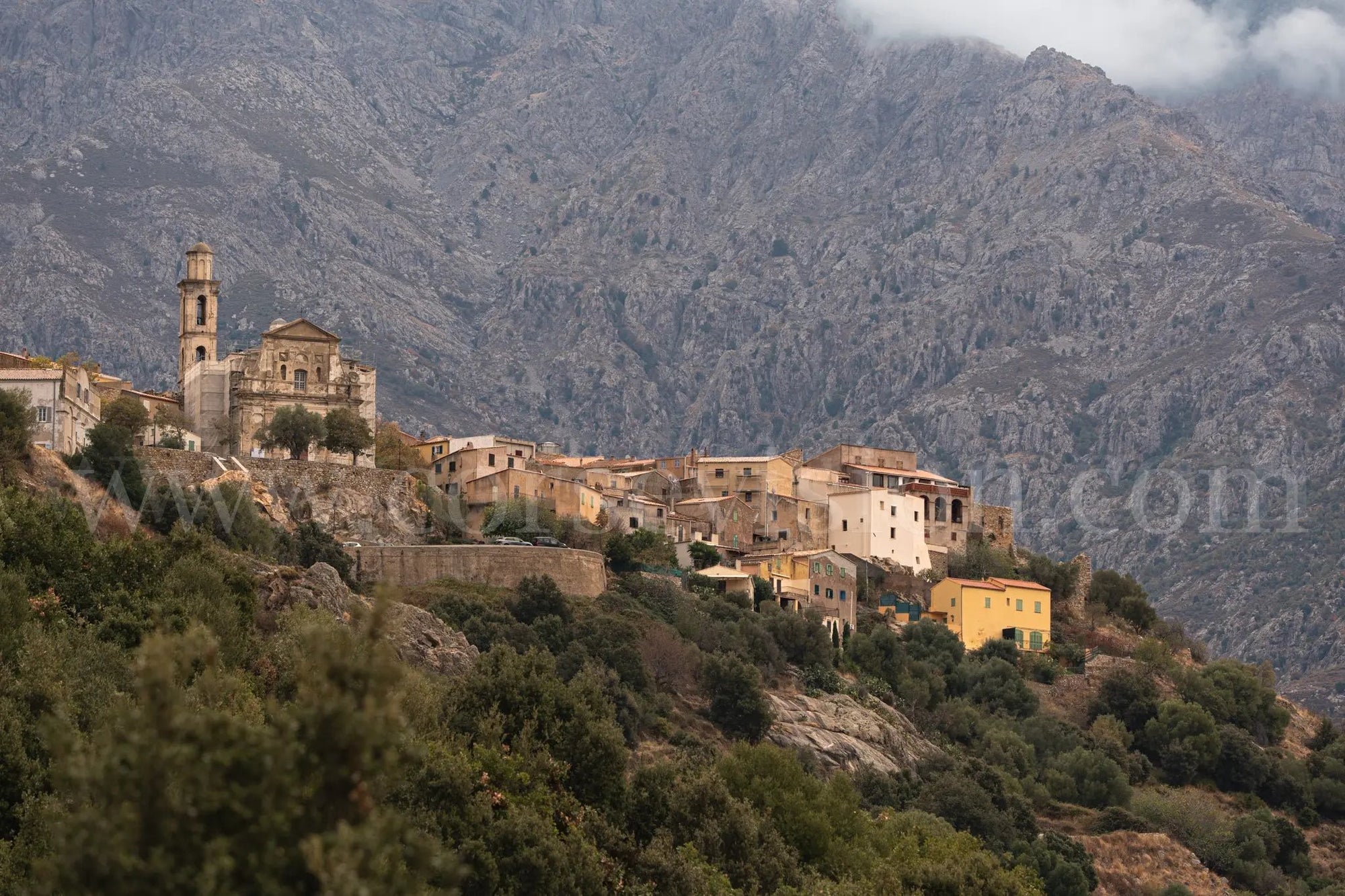 Montemaggiore – photo d’art du village corse (papier, plexi) Ref.104 corsevision