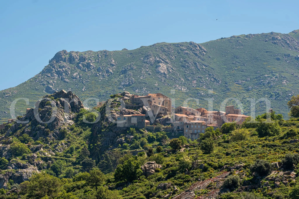 Speloncato, village perché de Balagne – Photo d’art (papier ou plexiglas) Ref.31 corsevision