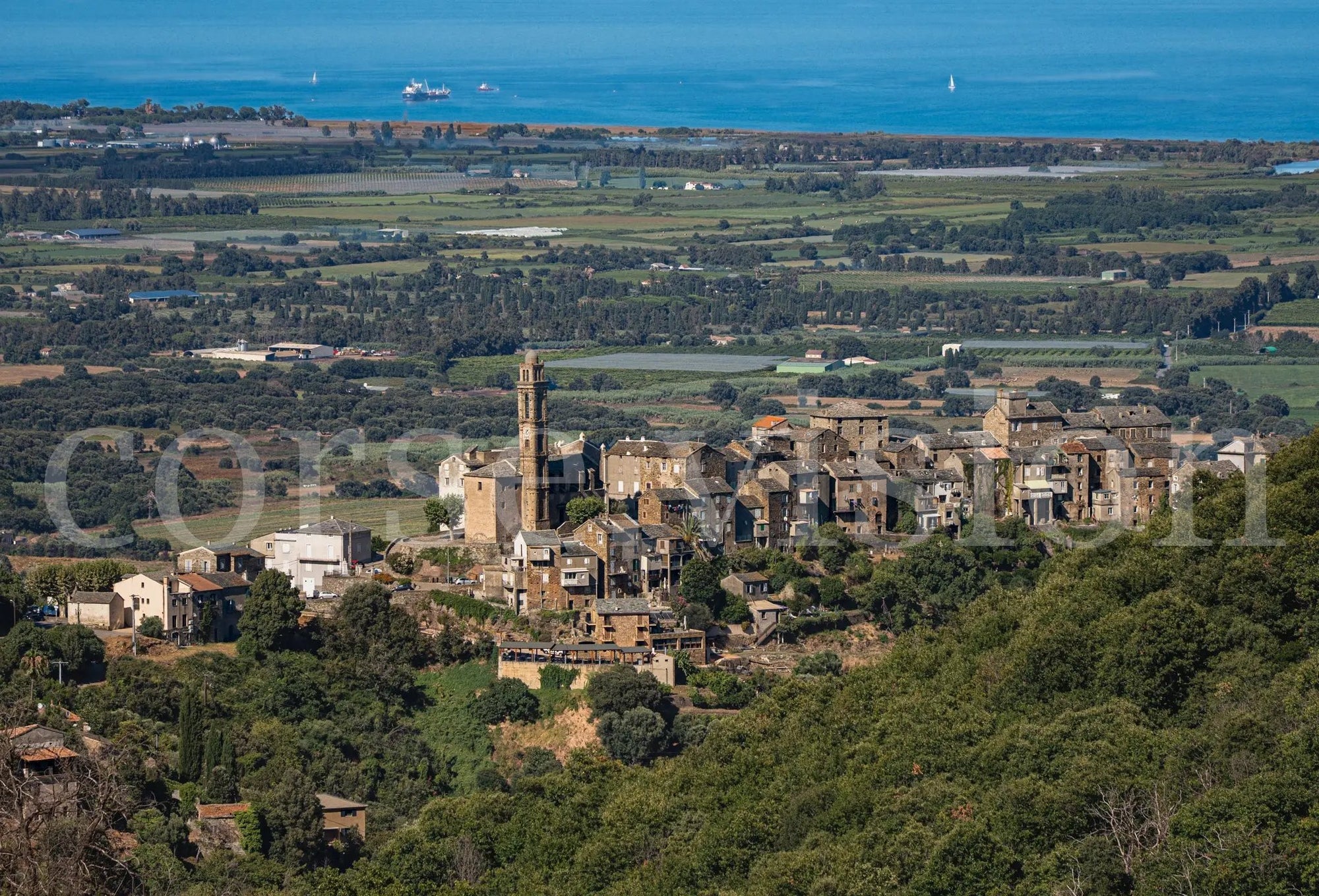 Venzolasca, village corse avec vue sur mer – Photo d’art en tirage papier ou plexiglas Ref.22 corsevision