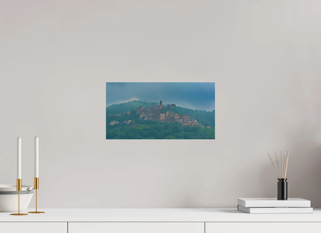 Loretto-di-Casinca dans la brume – Photo d’art (papier, plexiglas) Ref.38 corsevision
