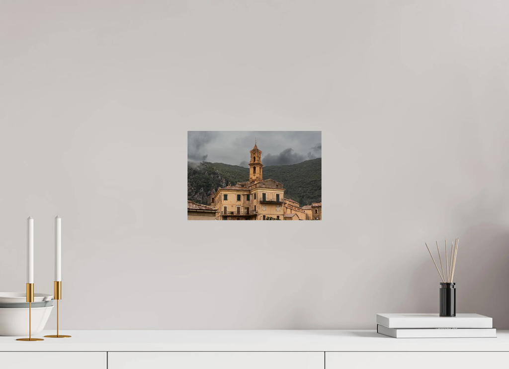 30 x 20 cm, Tirage photo sur Fuji Crystal DP Omessa – photo d’art du village corse et de son clocher emblématique (papier, plexi) Ref.100